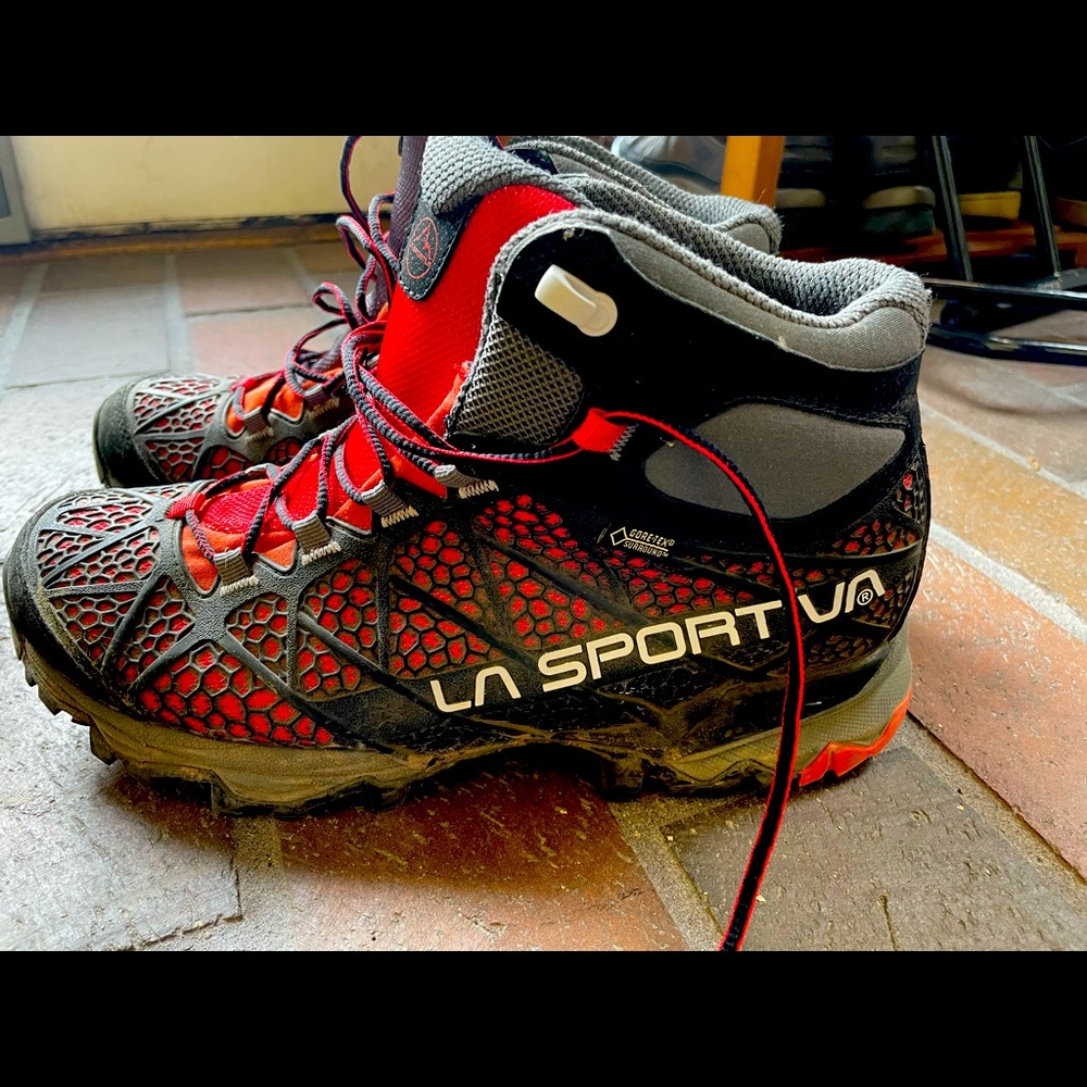 La Sportiva 14RRE High GTX hiking shoes. Goretex. VIBRAM soles.